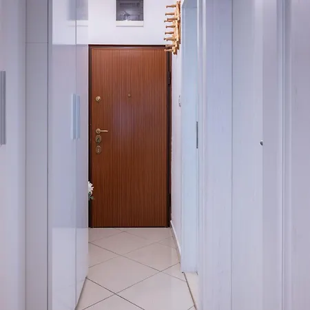 Laplace Apartment Split