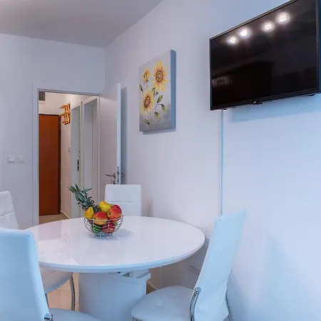 Apartment Laplace *