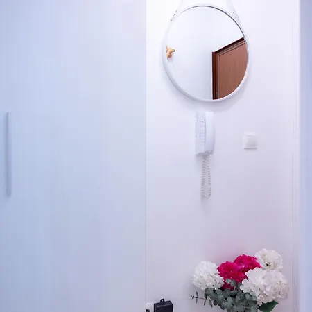Laplace Apartment Split