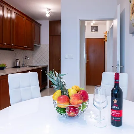 Apartment Laplace *