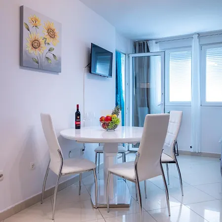 Apartment Laplace Split